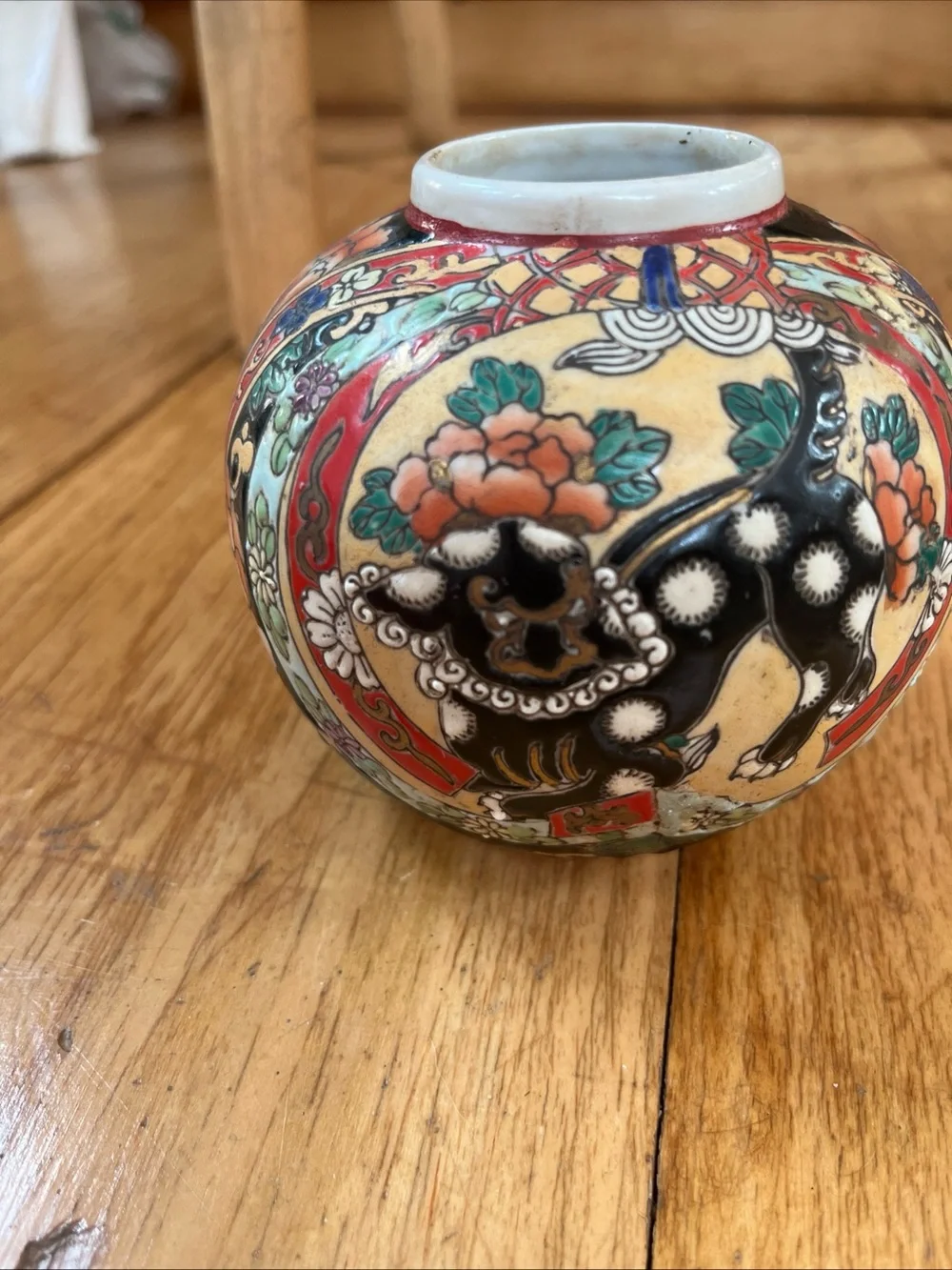 Vintage Chinese porcelainHand-Painted Oriental Foo Dog Bud Vase/ginger signed